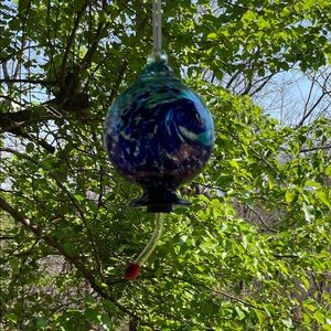 BLUE/GREEN BLOWN GLASS HUMMINGBIRD FEEDER